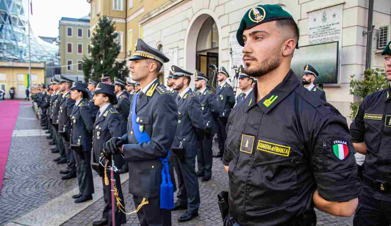 La Guardia Di Finanza Dona Alla Protezione Civile Un Autocisterna E Del