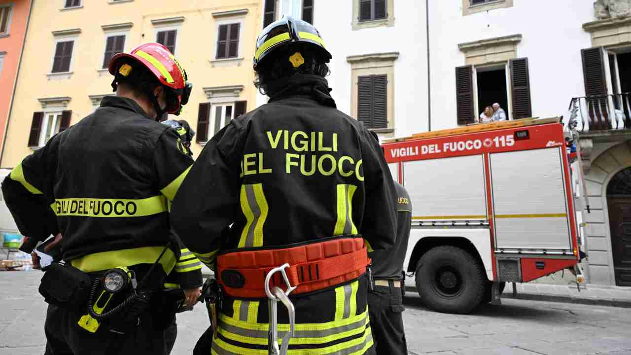 Ragazza Di 28 Anni Tenta Il Suicidio Salvata Dai Vigili Del Fuoco