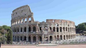 colosseo vandalo sfregio