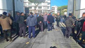 Fiumicino, protesta pescatori pesca a strascico