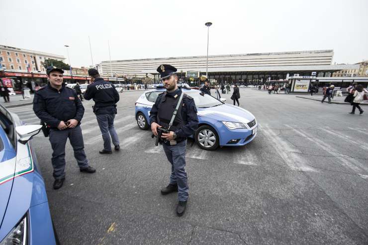 Controlli della Polizia a Roma Termini