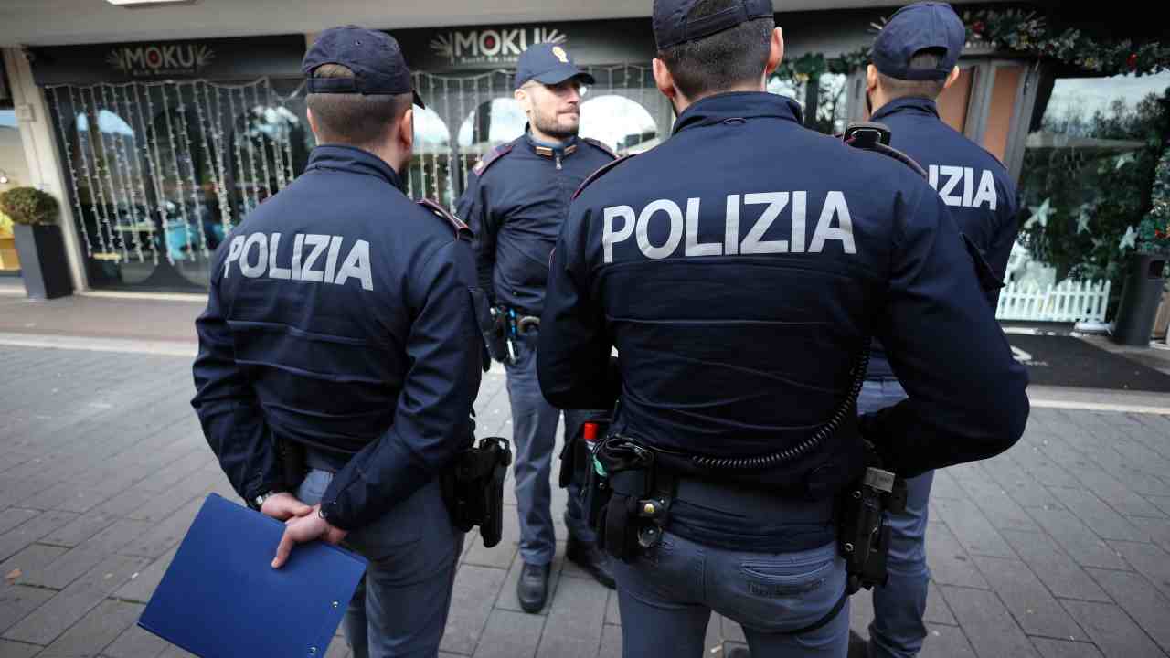 Roma: Chiuso Un Ristorante Senza Permessi E Con Dipendenti Irregolari ...