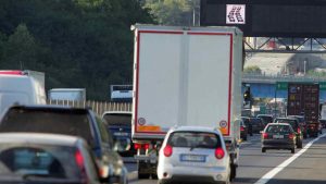 Coda di veicoli sulla autostrada A1 (Immagine di archivio)