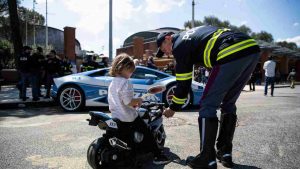 Giornata per la sicurezza stradale con la Polizia di Stato dedicata alle Scuole primarie e secondarie del Comune di Roma (Immagine di archivio)