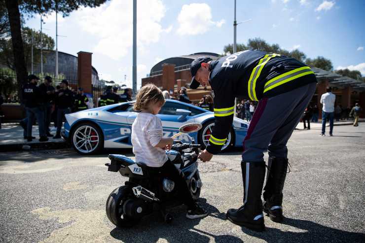 Giornata per la sicurezza stradale con la Polizia di Stato dedicata alle Scuole primarie e secondarie del Comune di Roma (Immagine di archivio)