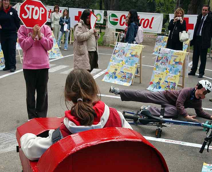 La sicurezza stradale spiegata ai bambini (Immagine di archivio)