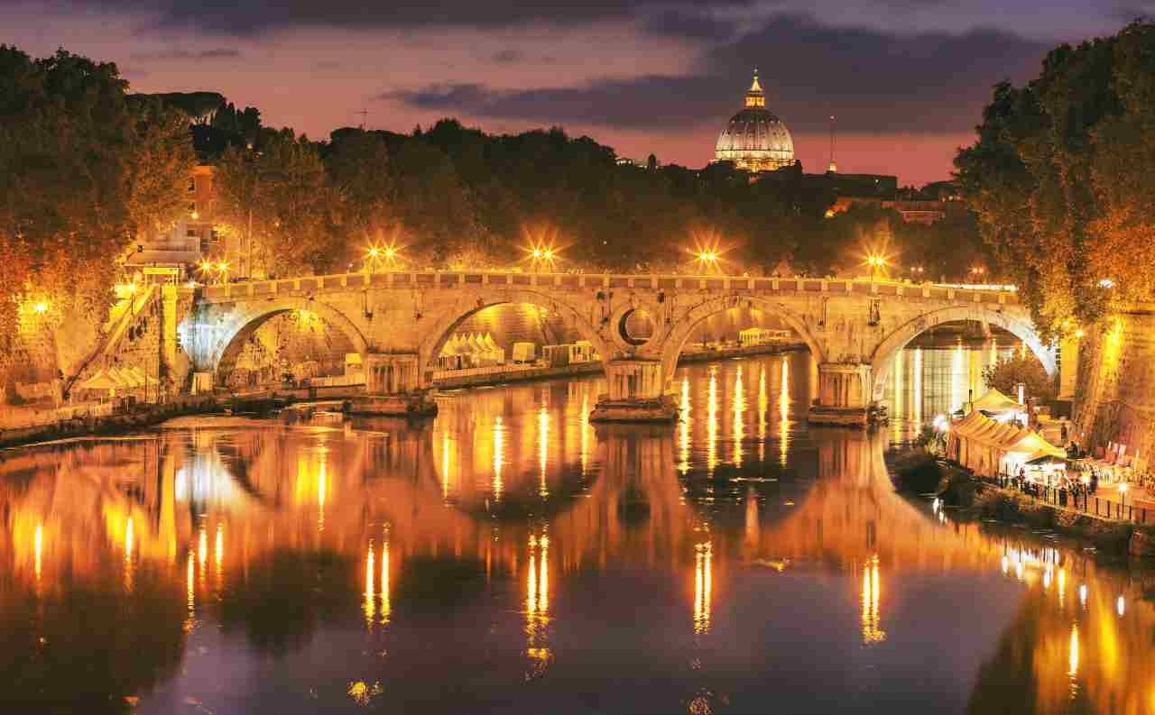 Ponte Sisto, scenario dello spettacolo sull'acqua Ilotopie - Romacronacalive.it (foto iStock)