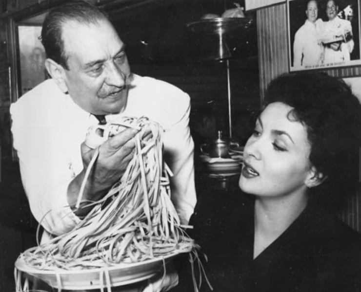 Alfredo all'Augusto Imperatore con Gina Lollobrigida (foto dal profilo Facebook del ristorante Alfredo)