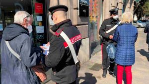 I Carabinieri del Comando Provinciale di Roma incontrano i cittadini nell'ambito di una delle numerose campagne di informazione per contrastare il fenomeno delle truffe agli anziani (Immagine di repertorio)