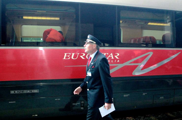 Treno Freccia Rossa in partenza dalla stazione di Roma Termini (Immagine di repertorio)