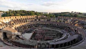 Una veduta dall'alto del Colosseo di Roma (Immagine di repertorio)