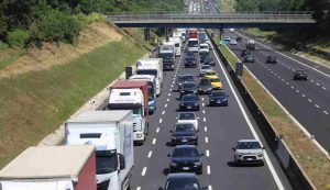 Traffico in autostrada tra i caselli di Cassino e Pontecorvo (Immagine di archivio)