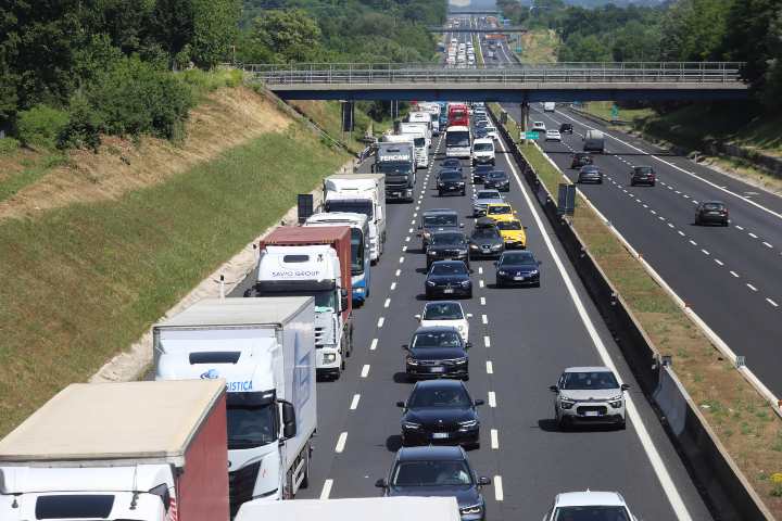 Traffico in autostrada tra i caselli di Cassino e Pontecorvo (Immagine di archivio)