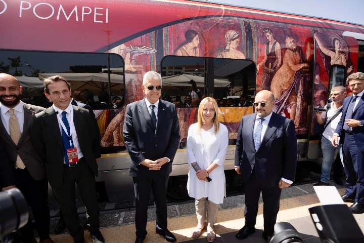 La Presidente del Consiglio Giorgia Meloni in occasione del viaggio inaugurale del Frecciarossa per Pompei