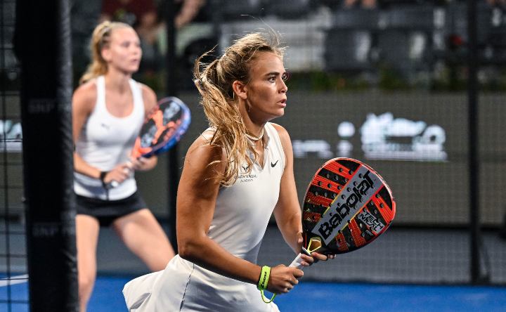 Le atlete spagnole Xenia Clasca Vidiella (S) e Patricia Martinez Fortun (D) in azione durante un match del torneo femminile Bnl Italy Major Premier Padel di Roma