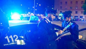 Carabinieri effettuano controlli in strada a Roma (Immagine di repertorio)