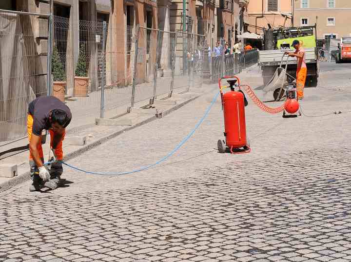 Lavori stradali nei cantieri del Centro Storico di Roma (Immagine di repertorio)