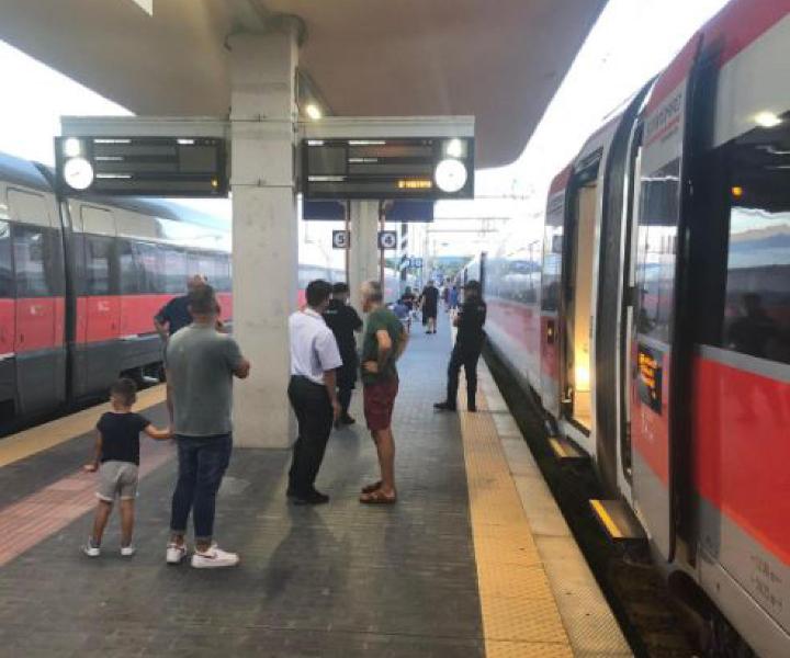 Due Frecciarossa fermi a Chiusi a causa di rallentamenti e ritardi nella circolazione ferroviaria