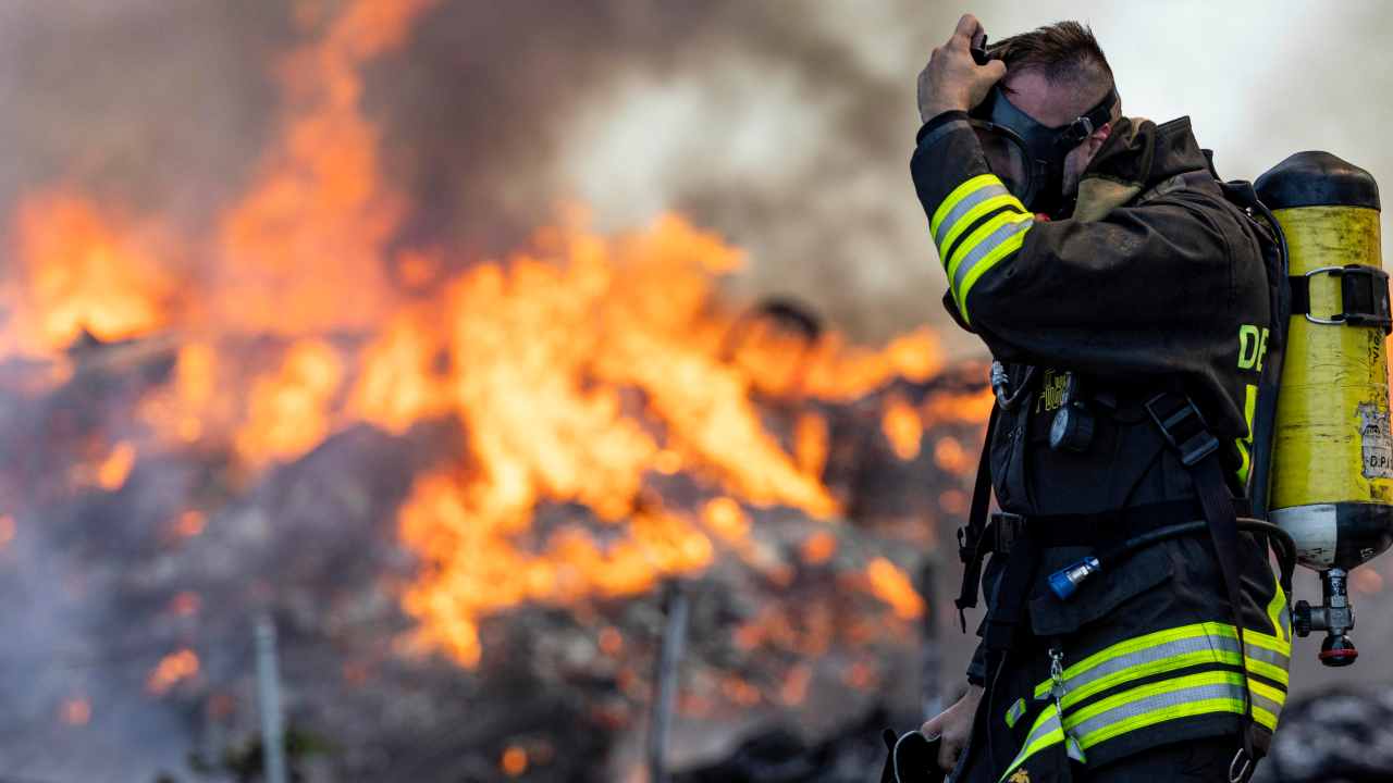 Rogo nella discarica a Ciampino. Roma - CronacaLive.it