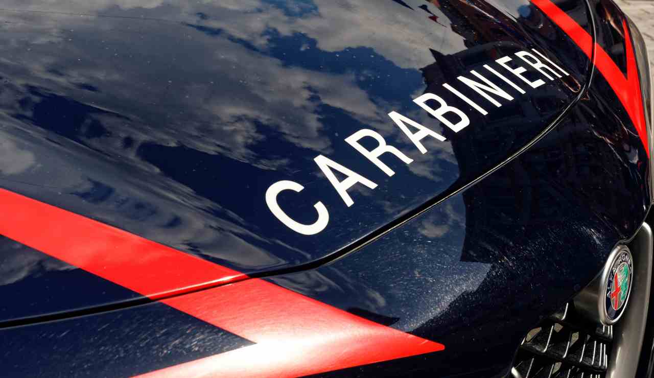 Morto uomo trovato in strada con ferita alla schiena a Pomezia