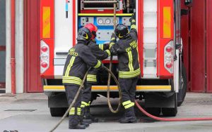 26enne intossicato e ustionato dall'incendio del suo appartamento in zona Labaro a Roma