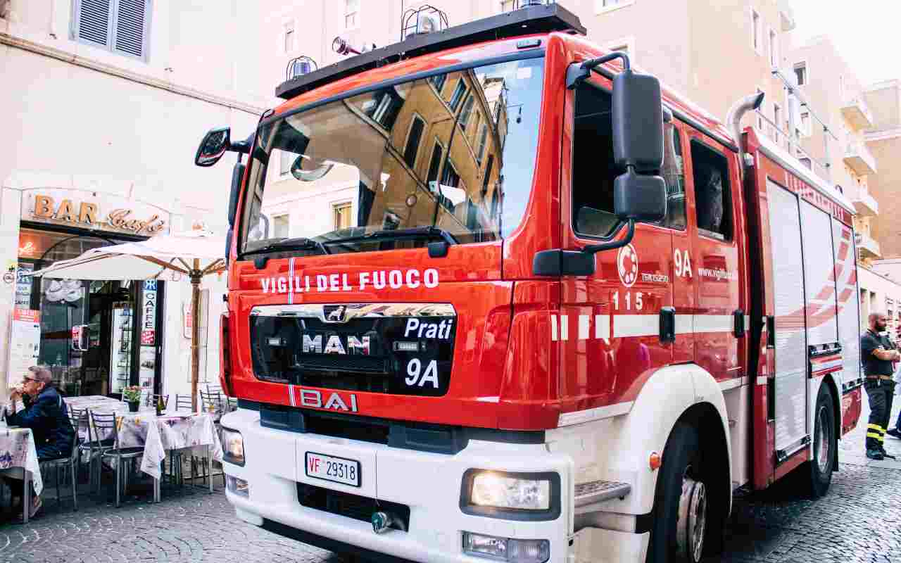 Incendio in negozio di biciclette elettriche vicino al Circo Massimo 