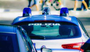 Divieto di avvicinamento e braccialetto anti-stalking per 27enne a Gaeta