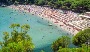 Vacanze estive 2023: +1,2 miliardi di spesa e meno giorni