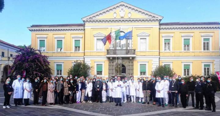 Il saluto del direttore generale, Francesco Vaia, alla comunità dell'ospedale Spallanzani (Foto dal profilo Facebook dell'ospedale Spallanzani)