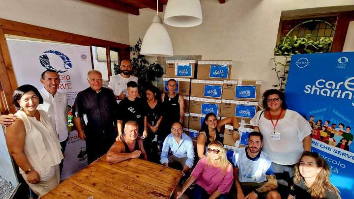 Un momento dell'iniziativa di solidarietà (Foto dal profilo Facebook ACLI di Roma aps)