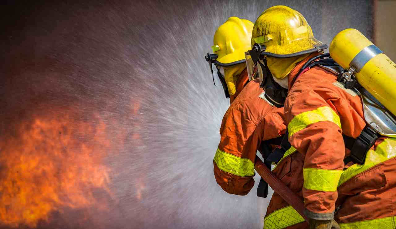 Incendio in depositi ferrovie in via della Stazione Tuscolana