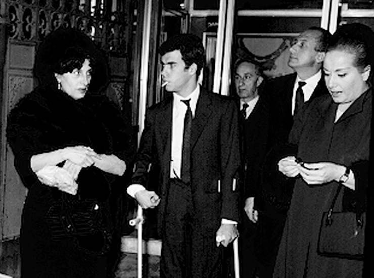 Anna Magnani con il figlio Luca e Marisa Merlini