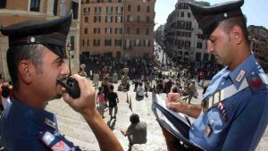 Carabinieri nel centro di Roma, immagine repertorio. Roma-CronacaLive.it