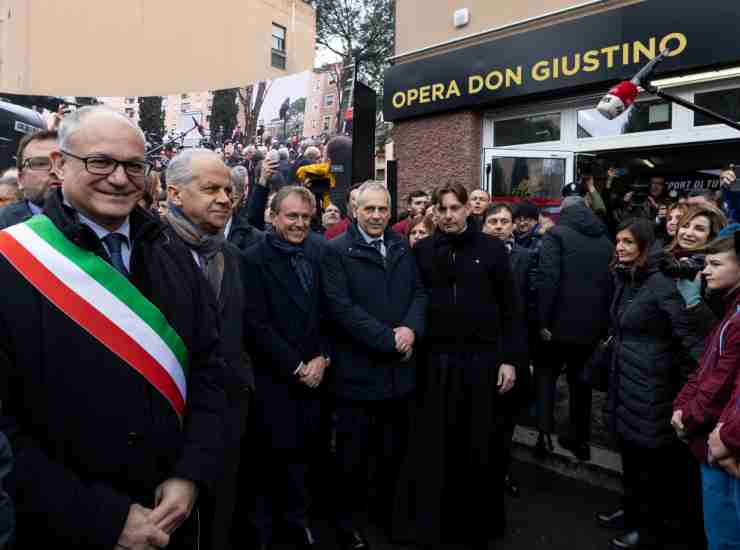 Don Coluccia, Roberto Gualtieri e Matteo Piantedosi all'inaugurazione della palestra della legalità (1)