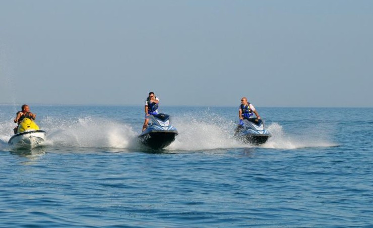 Ferragosto: controlli in stile baywatch su litorale Roma. Fonte: Uff. St. Polizia di Stato/Ansa