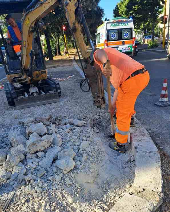 Interventi di riqualificazione in via I. Newton. Fonte: Facebook.com, pag. Roberto Gualtieri