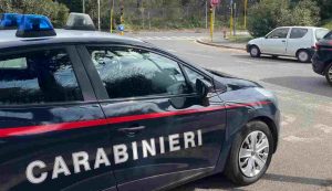 Roma, 29enne derubato e colpito con bottiglia di vetro su bus notturno