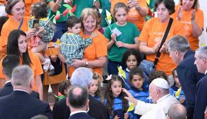 Papa Francesco durante il viaggio a Lisbona in occasione della Giornata Mondiale della Gioventù