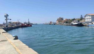 Operazione decoro sulle banchine del porto di Fiumicino