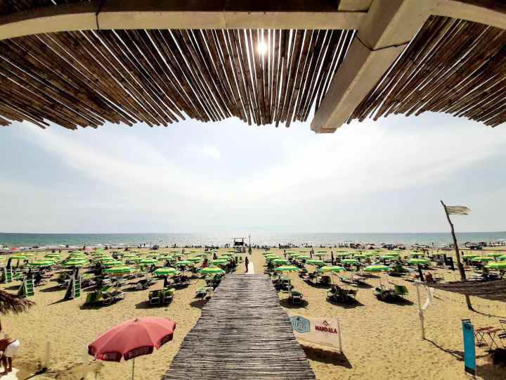 Ferragosto al mare a Marina di Tor San Lorenzo, sul litorale laziale (Immagine di repertorio)