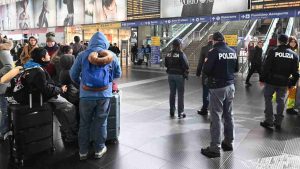 Rubano valigia a Termini