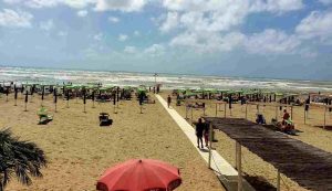 Bagnanti in spiaggia a Marina di Ardea