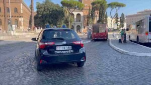 Volante dei carabinieri a Piazza Venezia, Roma (Immagine di repertorio)