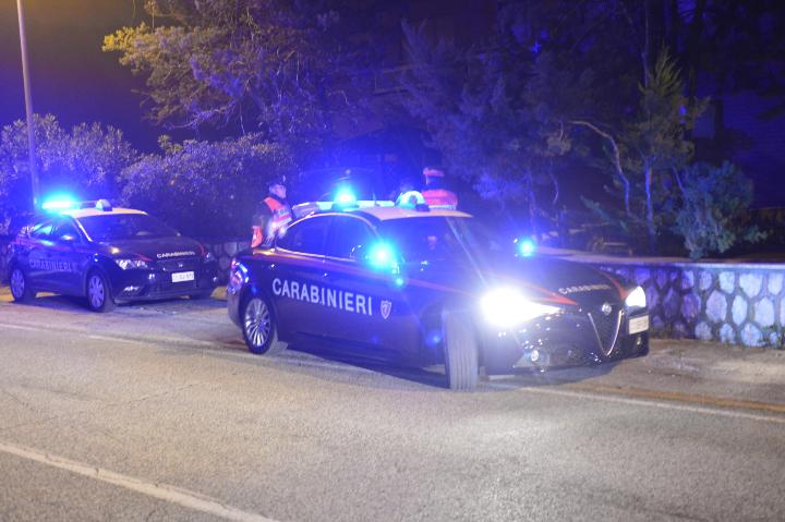 Carabinieri in azione (Immagine di repertorio)