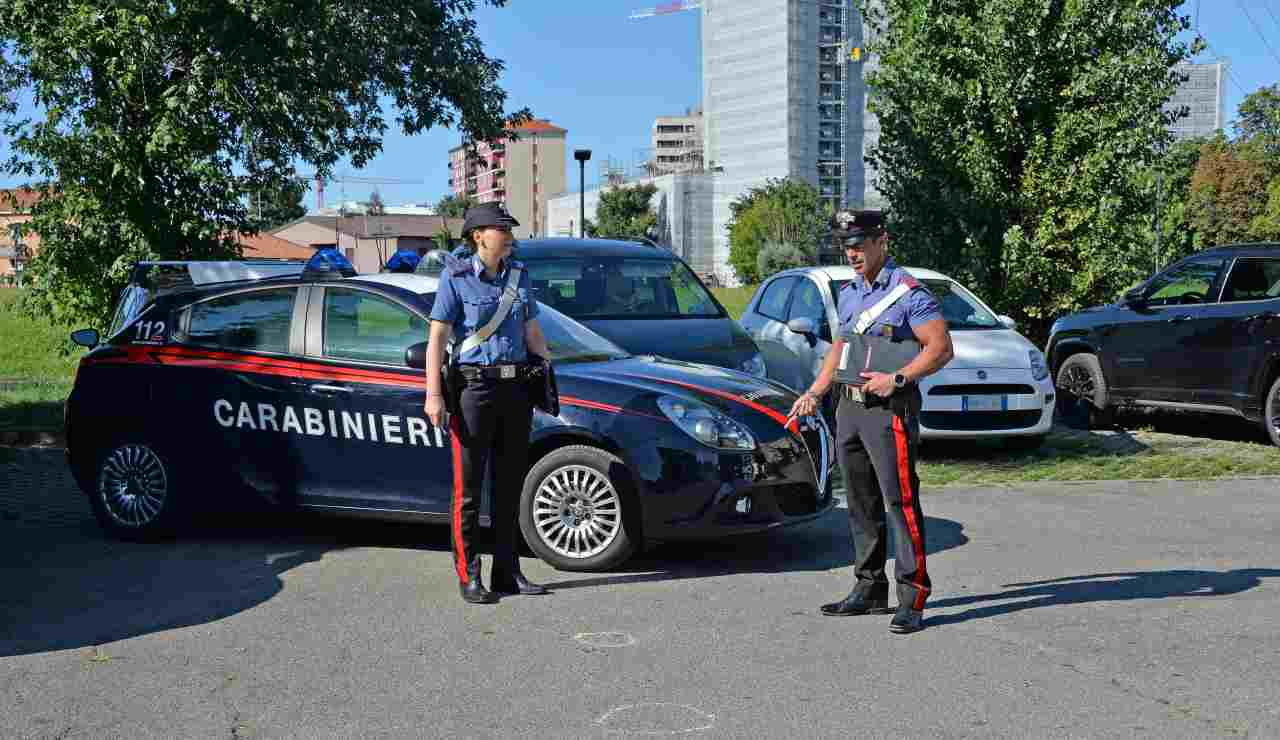 Bomba carta esplode a Dragona davanti ad autosalone