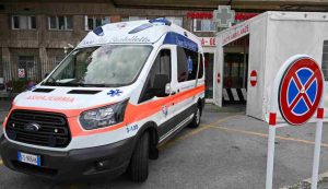 Ragazzo ferito a coltellate in una rissa tra giovani a Viterbo