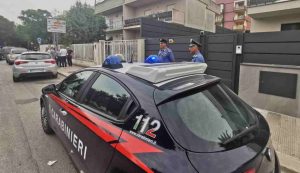 Custodia cautelare in carcere per un 22enne italiano con l'accusa di aver rubato, armato di coltello, in due supermercati di Ardea