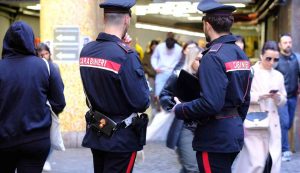 Carabinieri presso la metro di Roma (Immagine di repertorio)