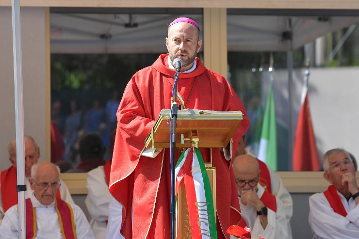 Il vescovo di Rieti don Vito Piccinonna in occasione del 7° anniversario del terremoto Amatrice-Accumoli, celebra la Santa Messa presso la Cavea Grande Auditorium