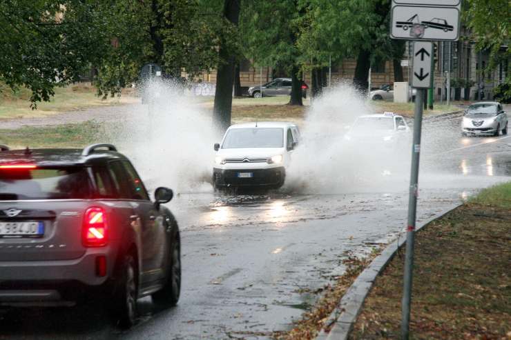 Maltempo nel centro di Milano a Parco Sempione